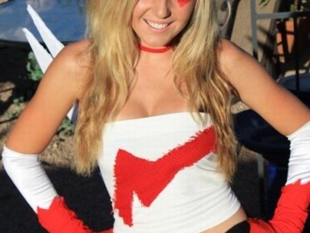 Jessica Nigri Zangoose 2